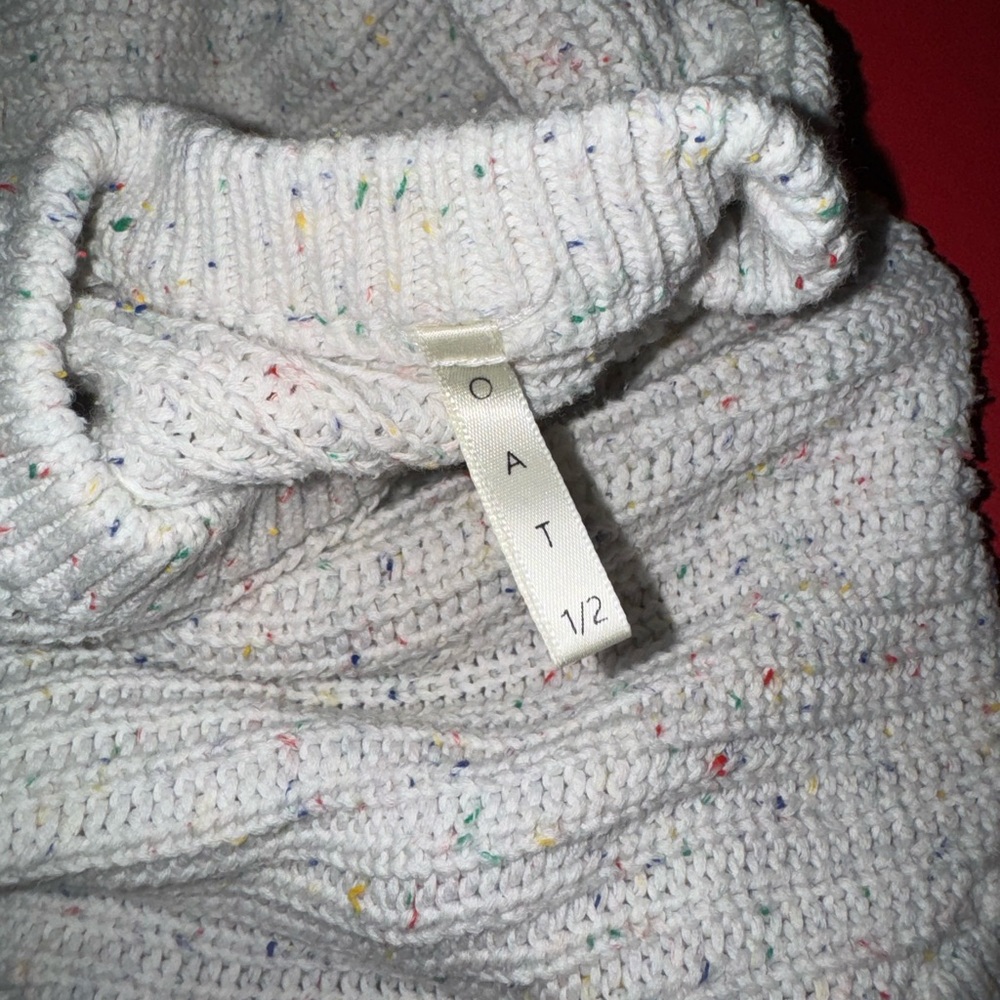 White color made with natural wool brand OAT with colored tracks for children